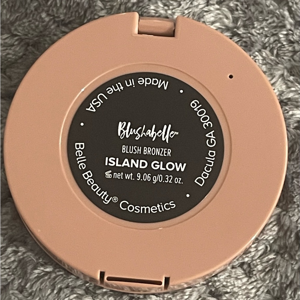 Multicolor Blush Palette
Island Glow - Picture 2 of 3